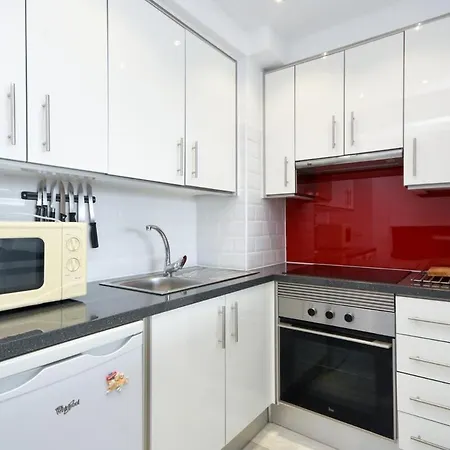 Club Atlantis 28 - One Bed * 아데제